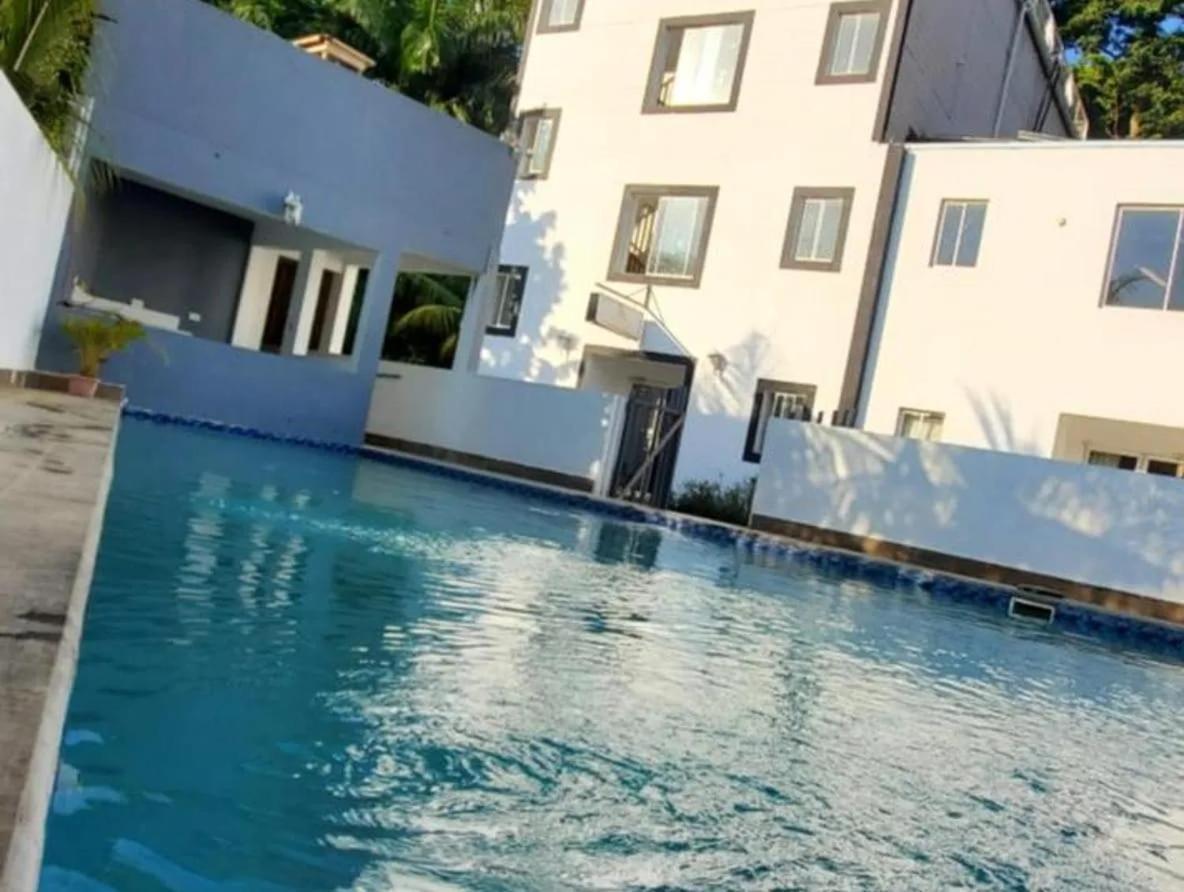 Hotel Marina Roatan Exterior photo